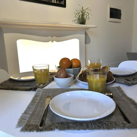 Bright Elegance - Motta Apartment Como