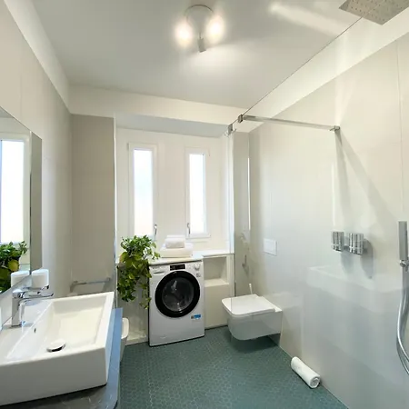 Bright Elegance - Motta Apartment