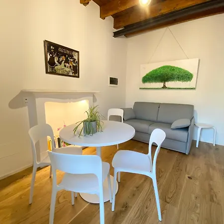 Bright Elegance - Motta Apartment